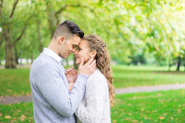 رابطه عاطفی - آموزش روابط زناشویی -شناخت مردان و زنان - عشق محبت - روانشناسی مهارت‌های ارتباطی دختران و پسران