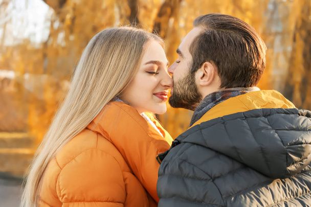 رابطه عاطفی - آموزش روابط زناشویی -شناخت مردان و زنان - عشق محبت - روانشناسی مهارت‌های ارتباطی دختران و پسران