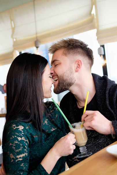 رابطه عاطفی - آموزش روابط زناشویی -شناخت مردان و زنان - عشق محبت - روانشناسی مهارتهای ارتباطی دختران و پسران