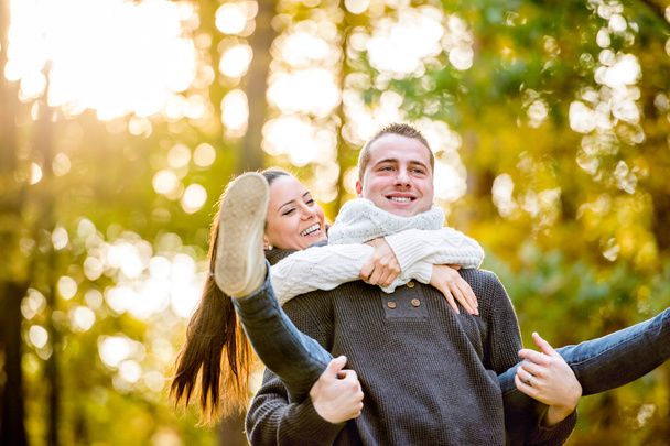 رابطه عاطفی - آموزش روابط زناشویی -شناخت مردان و زنان - عشق محبت - روانشناسی مهارت‌های ارتباطی دختران و پسران