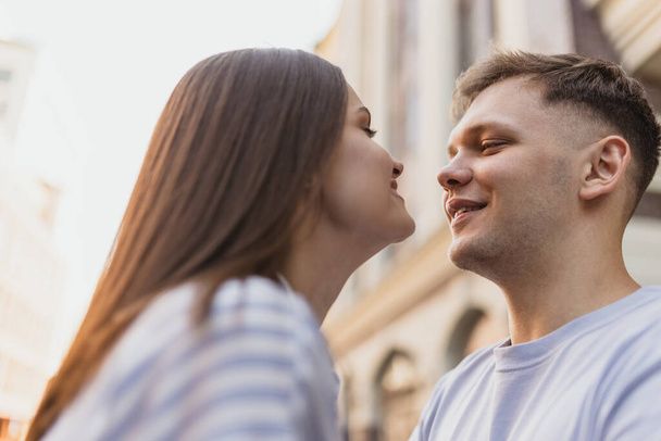 رابطه عاطفی - آموزش روابط زناشویی -شناخت مردان و زنان - عشق محبت - روانشناسی مهارت‌های ارتباطی دختران و پسران