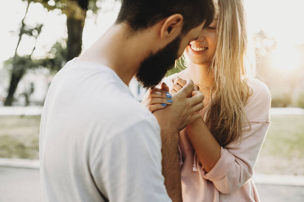 رابطه عاطفی - آموزش روابط زناشویی -شناخت مردان و زنان - عشق محبت - روانشناسی مهارت‌های ارتباطی دختران و پسران