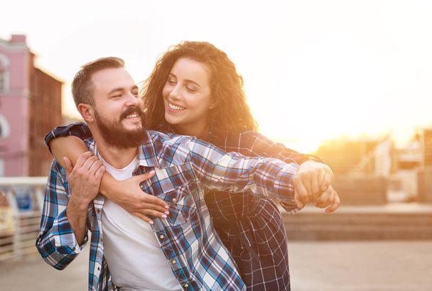 ازدواج - رابطه زناشویی با همسر -شناخت مردان و زنان - عشق محبت، علاقه - روانشناسی مهارت های ارتباطی دختران و پسران