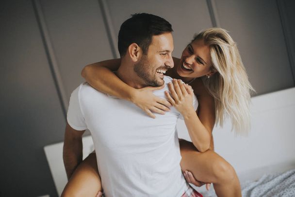 ازدواج - رابطه زناشویی با همسر -شناخت مردان و زنان - عشق محبت، علاقه - روانشناسی مهارت های ارتباطی دختران و پسران