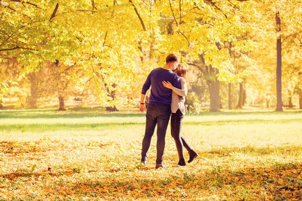 ازدواج - رابطه زناشویی با همسر -شناخت مردان و زنان - عشق محبت، علاقه - روانشناسی مهارت های ارتباطی دختران و پسران