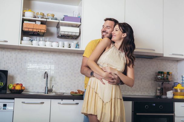 ازدواج - رابطه زناشویی با همسر -شناخت مردان و زنان - عشق محبت، علاقه - روانشناسی مهارت های ارتباطی دختران و پسران