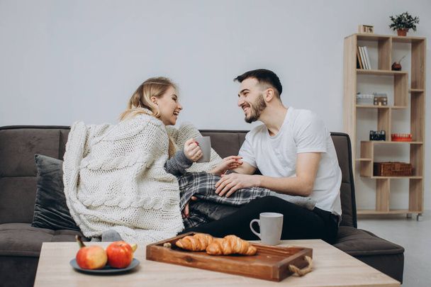 رابطه عاطفی - آموزش روابط زناشویی -شناخت مردان و زنان - عشق محبت - روانشناسی مهارت‌های ارتباطی دختران و پسران